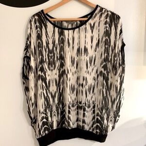 Ethereal Floaty lightweight black/white sleeveless crepe top size medium cover
